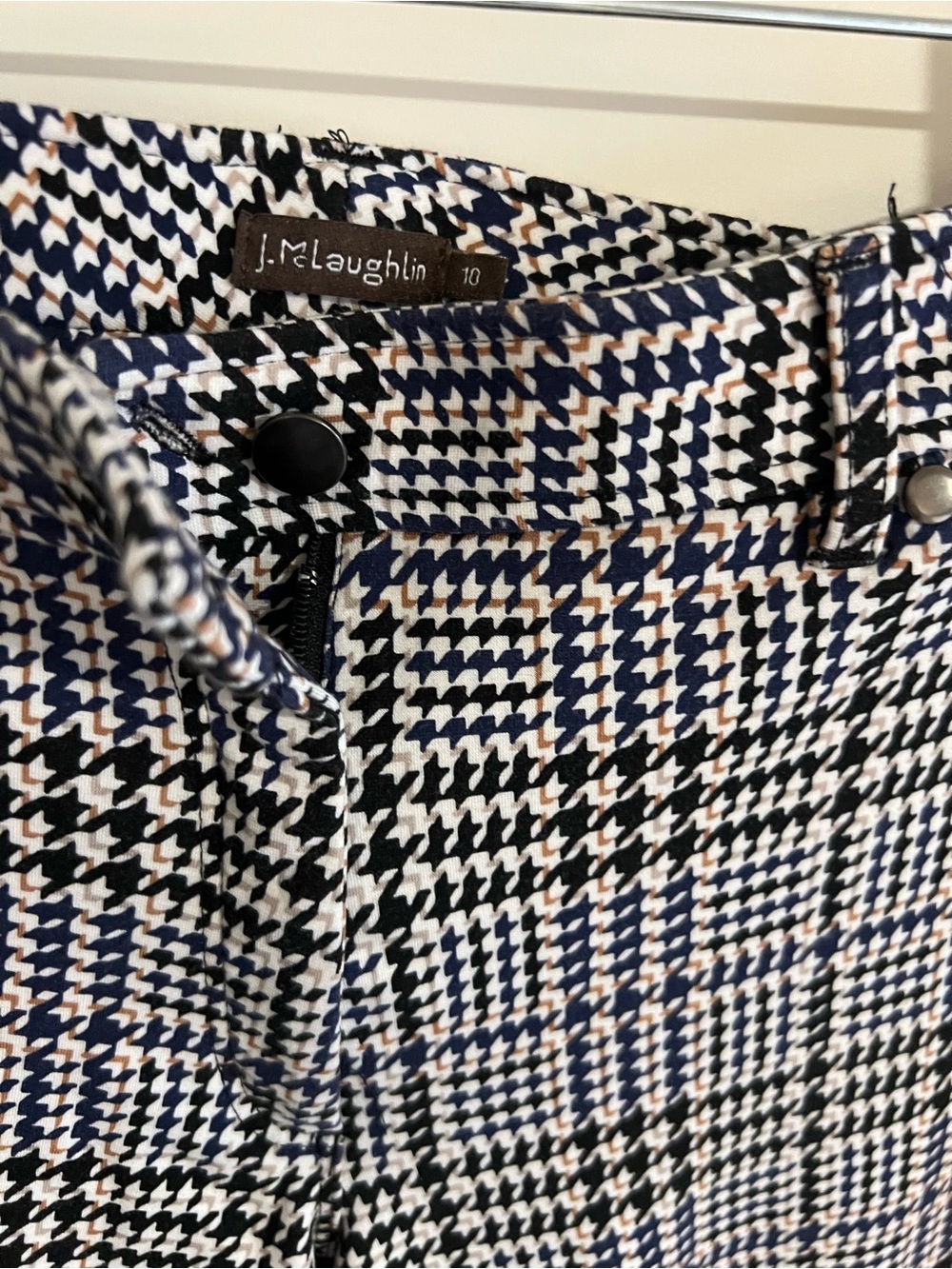 J. McLaughlin Navy & White Houndstooth Straight Legged Pant